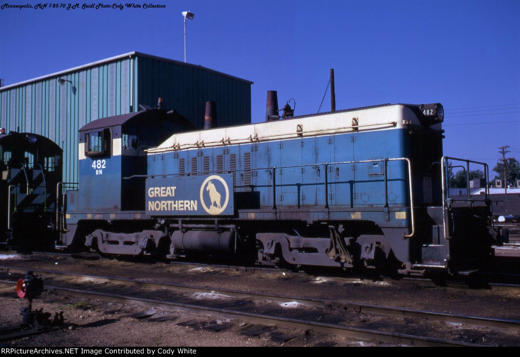 Burlington Northern NW2 482